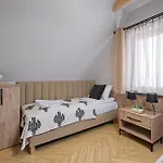 Apartments, Odkryj-bialke