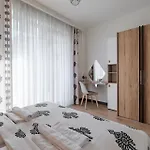 Apartments, Odkryj-bialke *