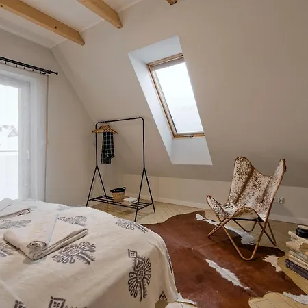 Apartments, Odkryj-bialke
