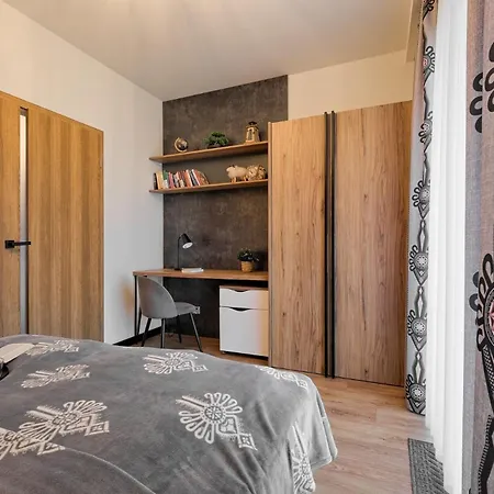 Apartments, Odkryj-bialke *